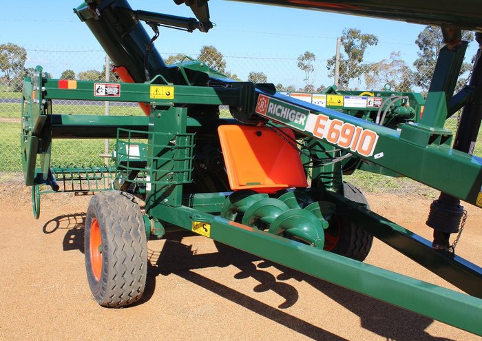 0 RICHIGER E6910 GRAIN BAG UNLOADER Green