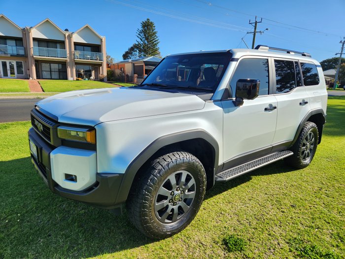 2025 Toyota Landcruiser Prado Altitude