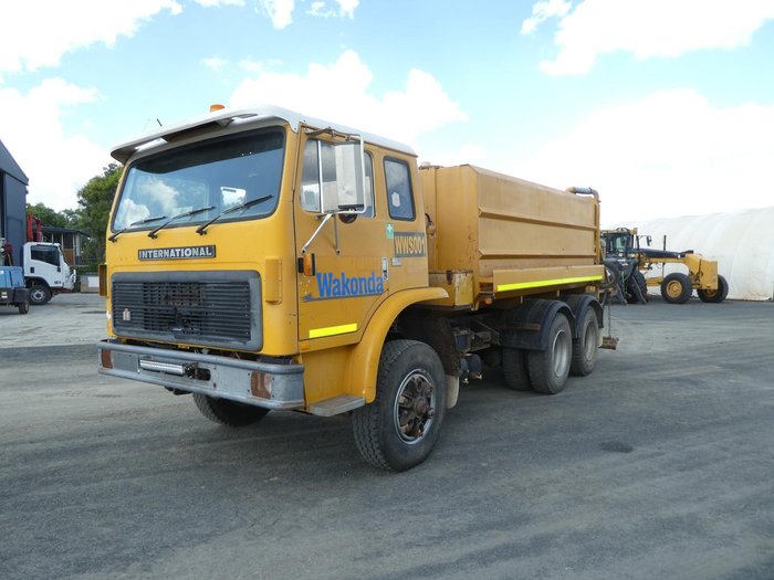 1987 International Acco 1950D 12000L 6X4 YELLOW