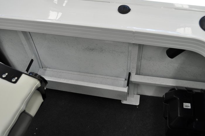 2026 QUINTREX 490 Renegade CC