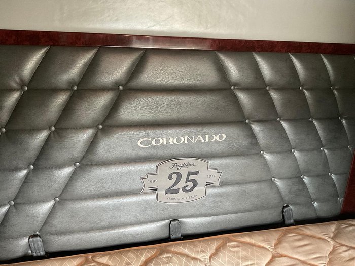 2014 Freightliner Coronado 106 Big Cab $105000 Inc Gst As Traded FREIGHTLINER CORONADO SILVER