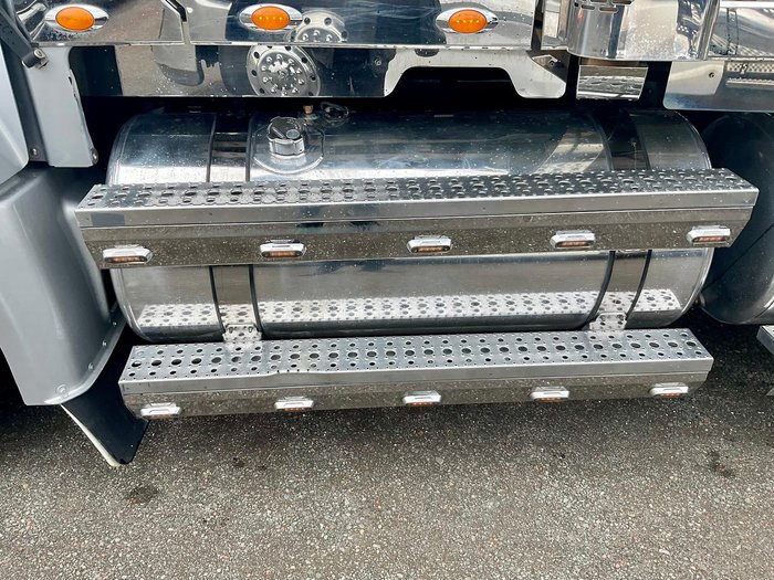 2014 Freightliner Coronado 106 Big Cab $105000 Inc Gst As Traded FREIGHTLINER CORONADO SILVER