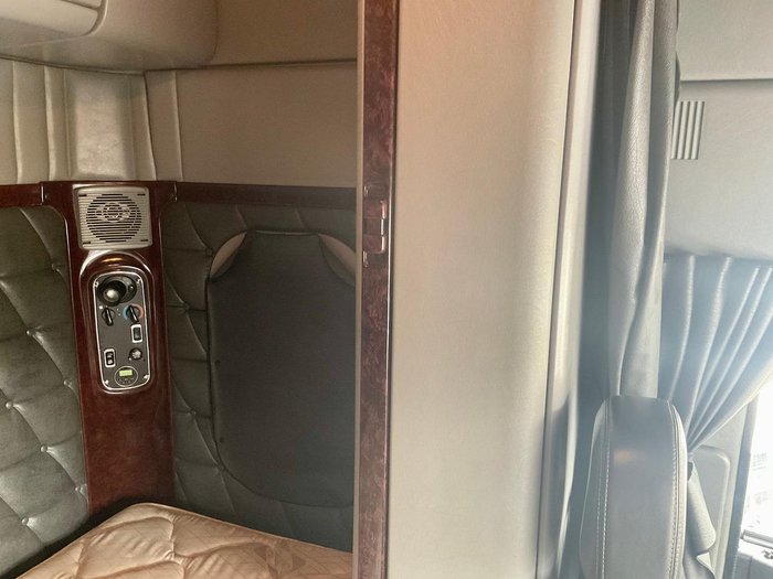 2014 Freightliner Coronado 106 Big Cab $105000 Inc Gst As Traded FREIGHTLINER CORONADO SILVER