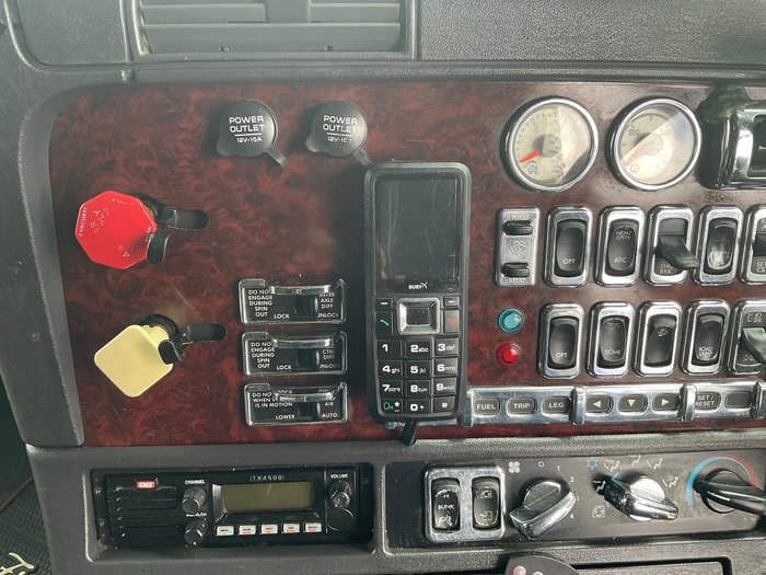 2014 Freightliner Coronado 106 Big Cab $105000 Inc Gst As Traded FREIGHTLINER CORONADO SILVER