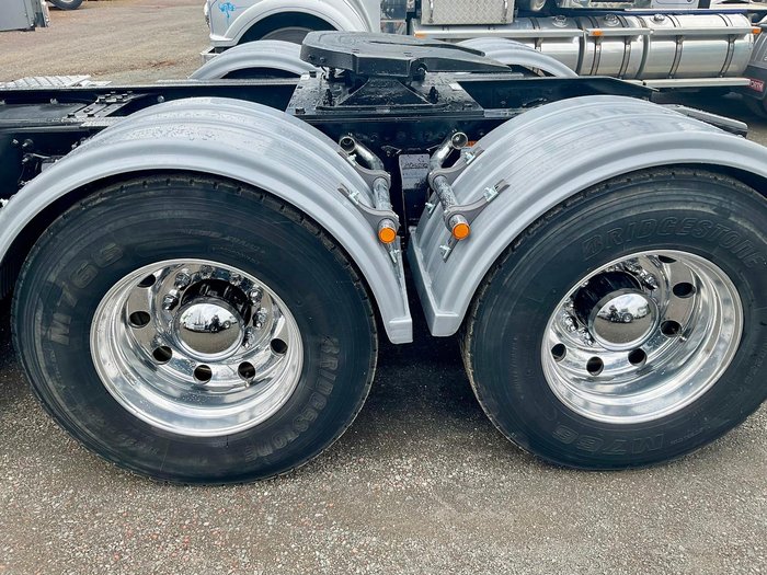 2014 Freightliner Coronado 106 Big Cab $105000 Inc Gst As Traded FREIGHTLINER CORONADO SILVER