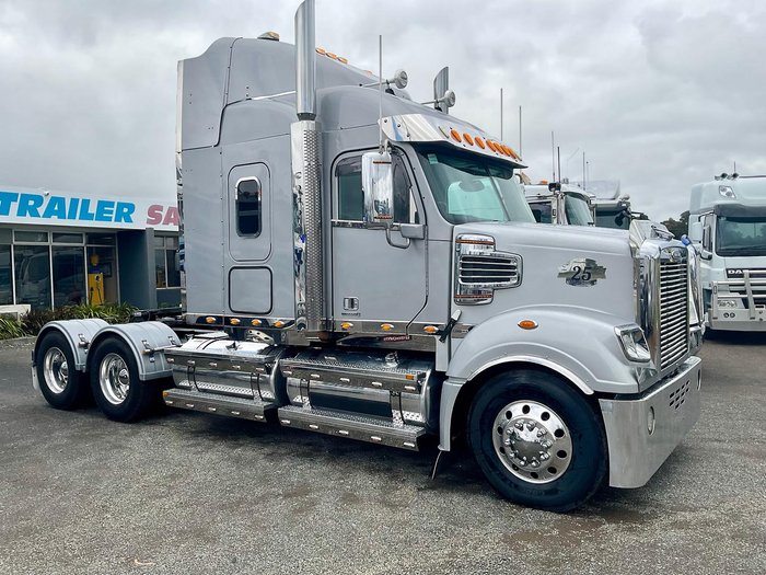 2014 Freightliner Coronado 106 Big Cab $105000 Inc Gst As Traded FREIGHTLINER CORONADO SILVER