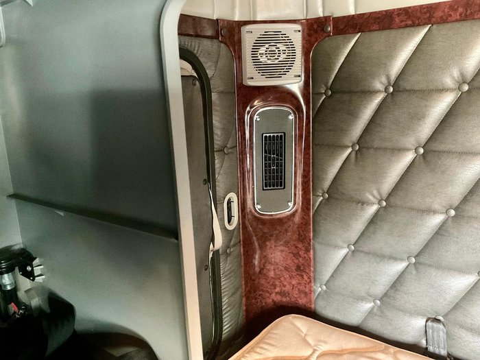 2014 Freightliner Coronado 106 Big Cab $105000 Inc Gst As Traded FREIGHTLINER CORONADO SILVER