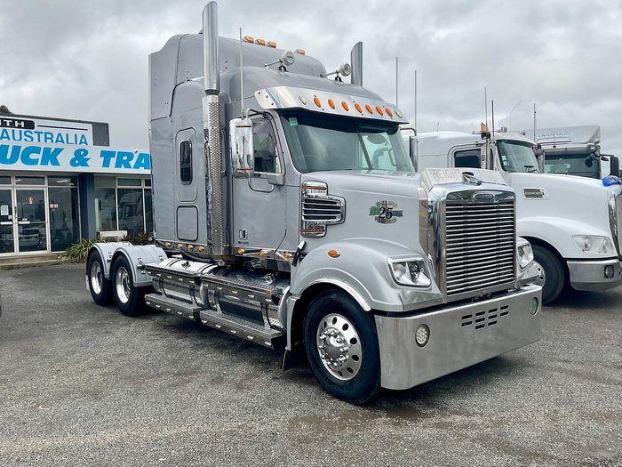 2014 Freightliner Coronado 106 Big Cab $105000 Inc Gst As Traded FREIGHTLINER CORONADO SILVER