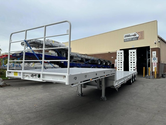 2025 Stonestar Drop Deck 45Ft Low Loader 2.5Mw-3.2Mw Red