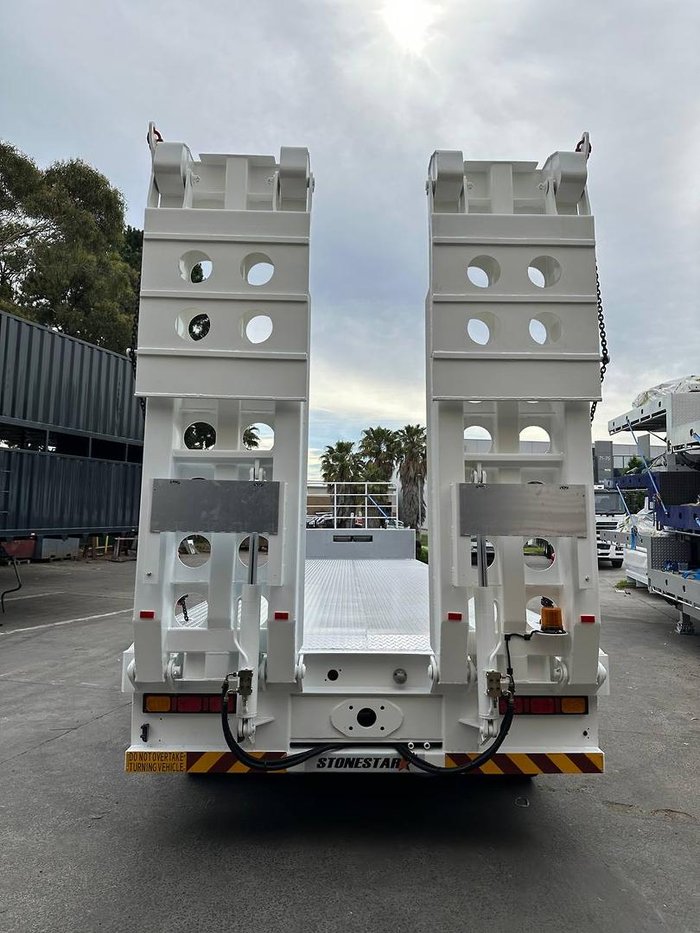 2025 Stonestar Drop Deck 45Ft Low Loader 2.5Mw-3.2Mw Red