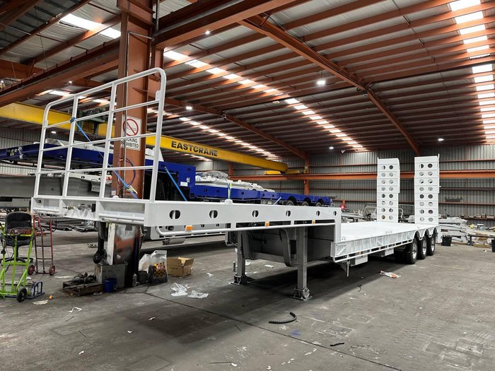 2025 Stonestar Drop Deck 45Ft Low Loader 2.5Mw-3.2Mw Red