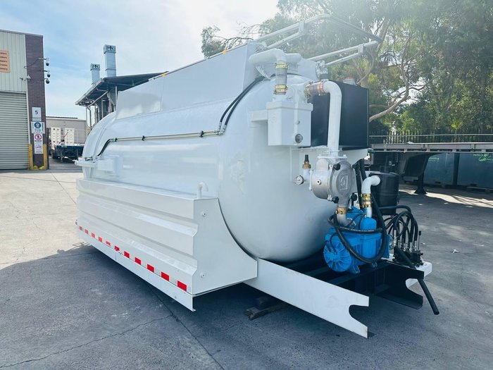 2025 Stonesar 10,000 litre Vaccum Tank with Pump White