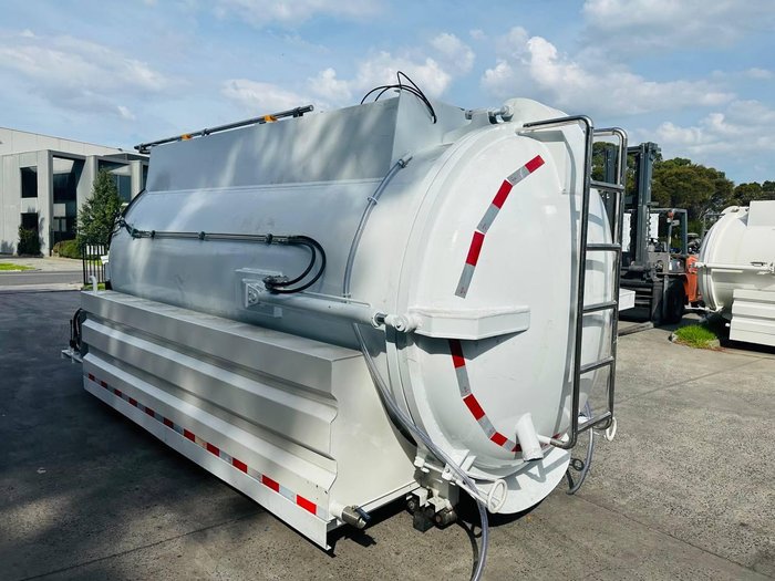 2025 Stonesar 10,000 litre Vaccum Tank with Pump White