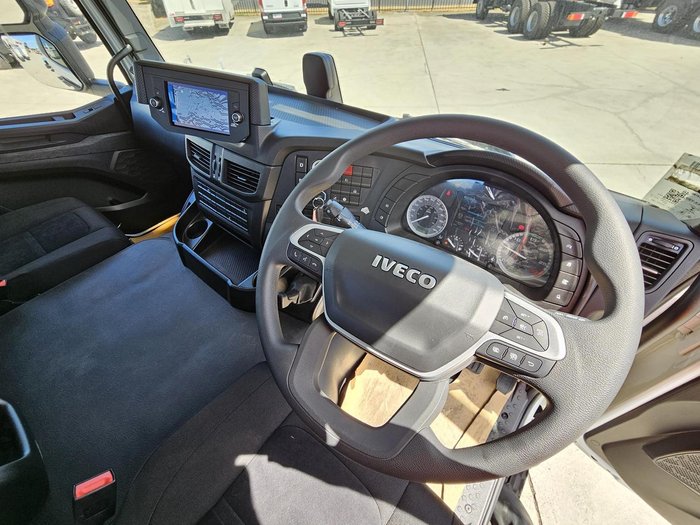 2025 Iveco S-Way AT230