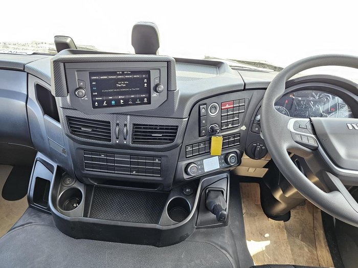 2025 Iveco S-Way AT230