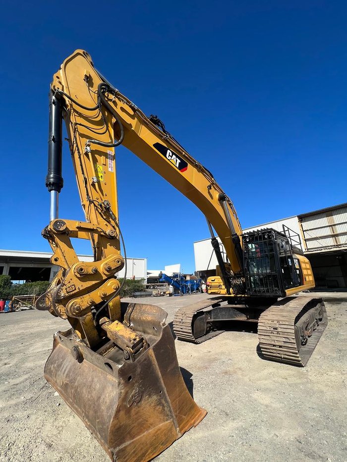 2018 Caterpillar 349Fl