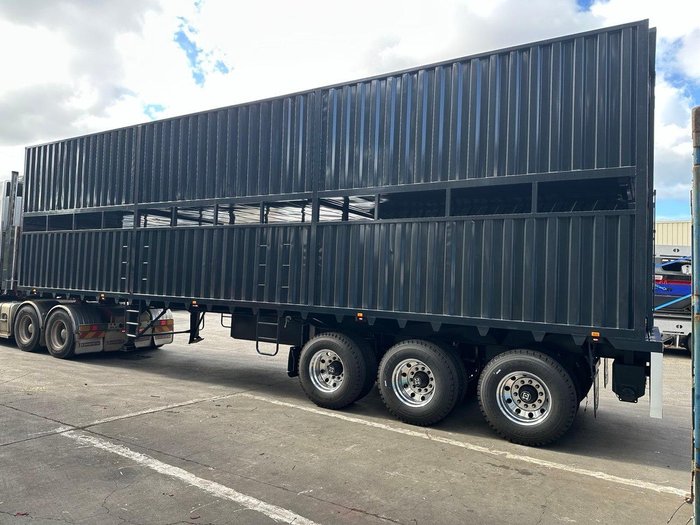 2025 STONSTAR Livestock Trailer GREY