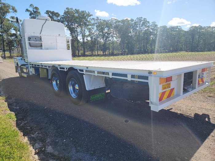 2004 Kenworth T404sar 36Inch Bunk  , Auto , 24Ft Tray