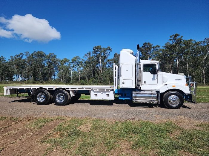2004 Kenworth T404sar 36Inch Bunk , Auto , 24Ft Tray