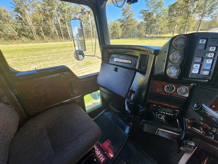2004 Kenworth T404sar 36Inch Bunk  , Auto , 24Ft Tray