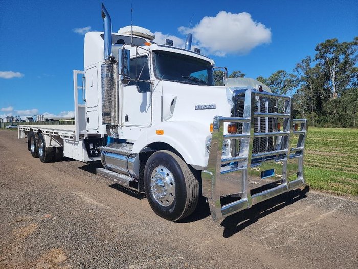 2004 Kenworth T404sar 36Inch Bunk  , Auto , 24Ft Tray