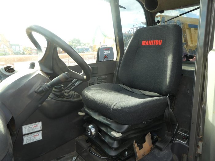 2011 Manitou Mt1440 RED