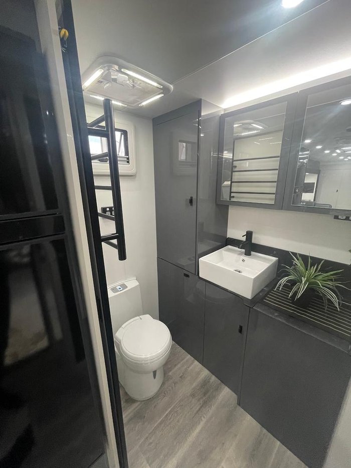 2025 Legend Caravans Tycoon Slider 23' Luxury Series