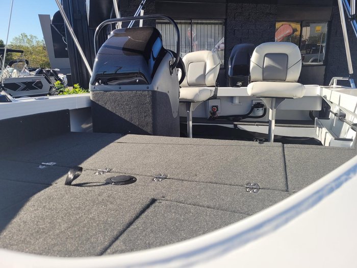 2025 QUINTREX 430 Top Ender