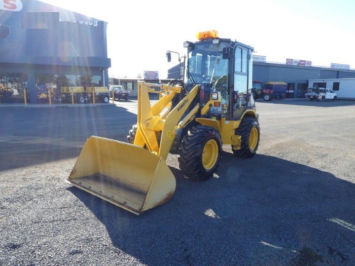 2019 Komatsu WA40 8