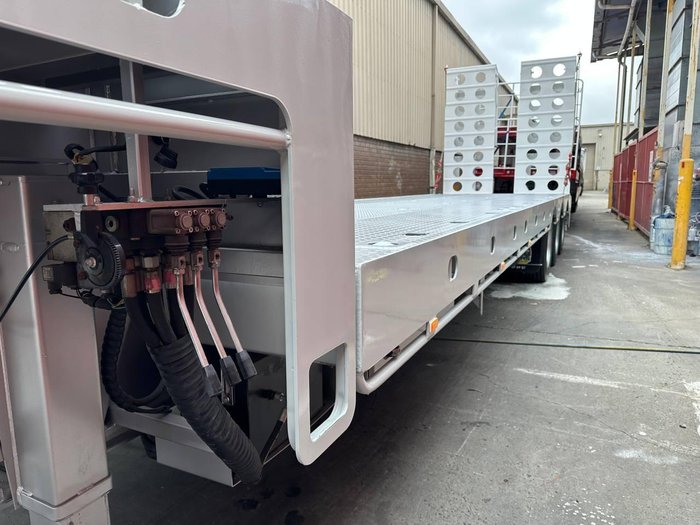 Stonestar Drop Deck Widener 19.5 Axle