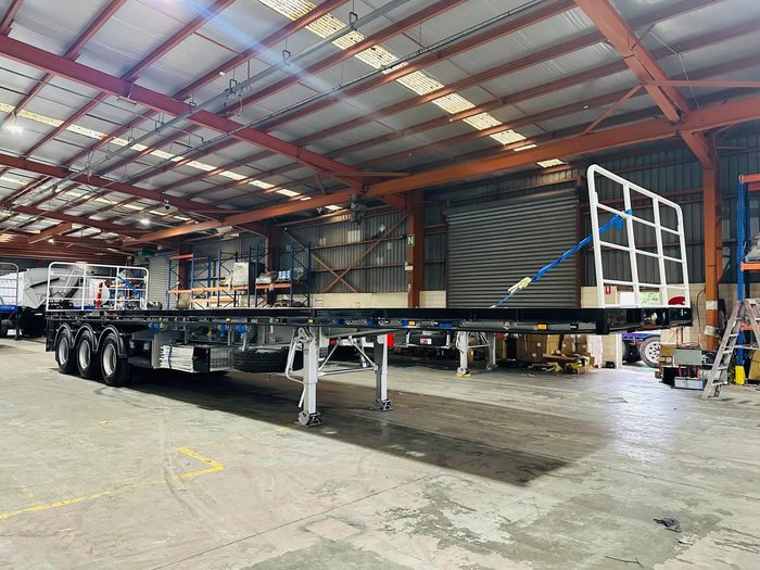 2025 Stonestar New Flat Top (Straight Deck) 45Ft Blue