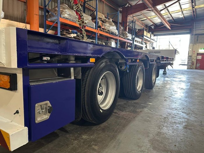 2025 Stonestar Brand New Extendable Drop Deck With B-Fold Ramp 900H Blue