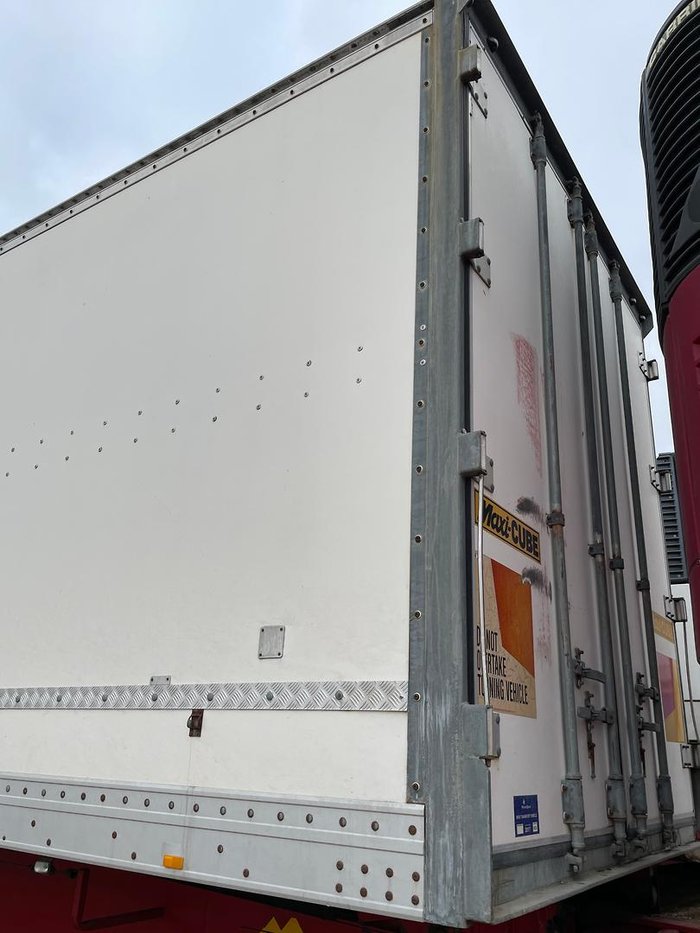 1998 Maxicube Triaxle Refrgerated Rollback A Trailer