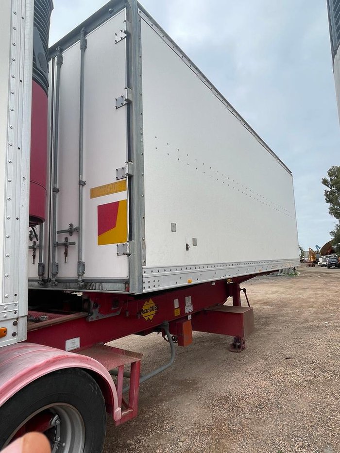 1998 Maxicube Triaxle Refrgerated Rollback A Trailer