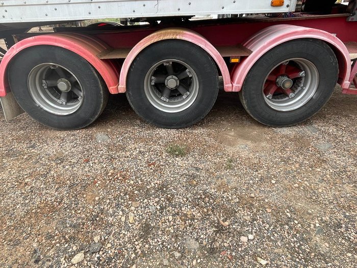 1998 Maxicube Triaxle Refrgerated Rollback A Trailer