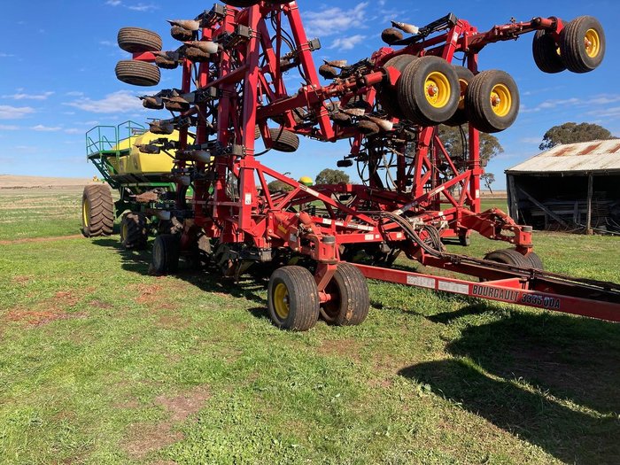 2022 Bourgault 3335