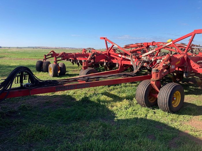 2022 Bourgault 3335