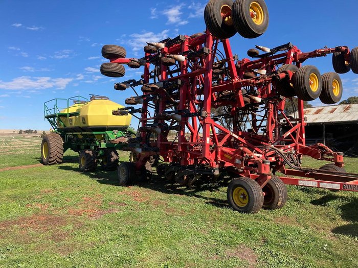 2022 Bourgault 3335