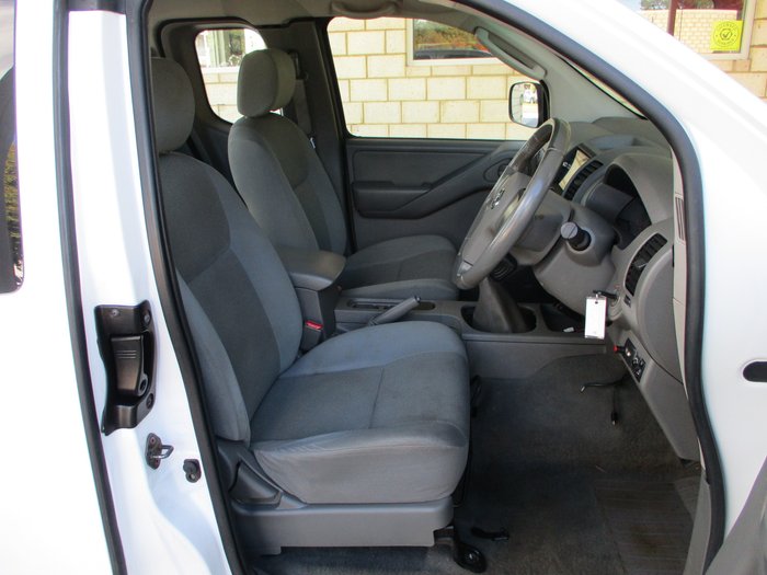 2009 Nissan Navara RX D40 White