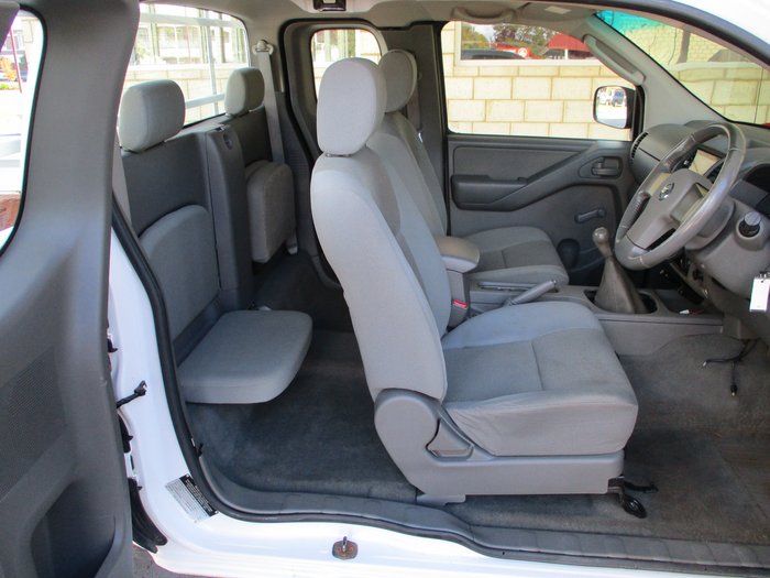 2009 Nissan Navara RX D40 White