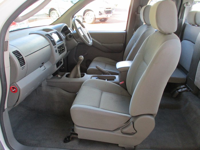 2009 Nissan Navara RX D40 White