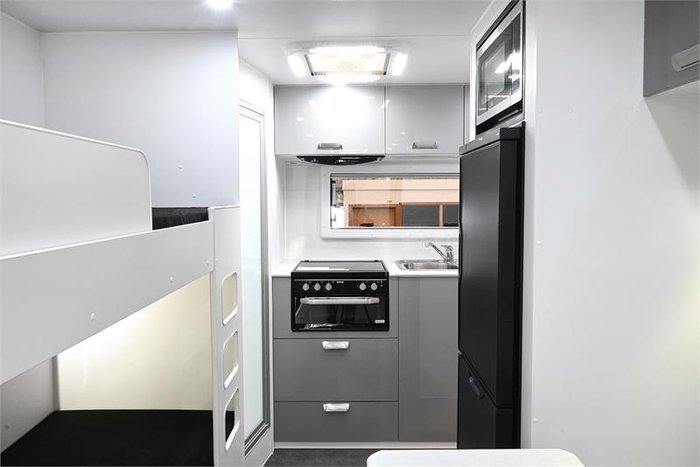 2023 VICTORY CARAVANS Maestro