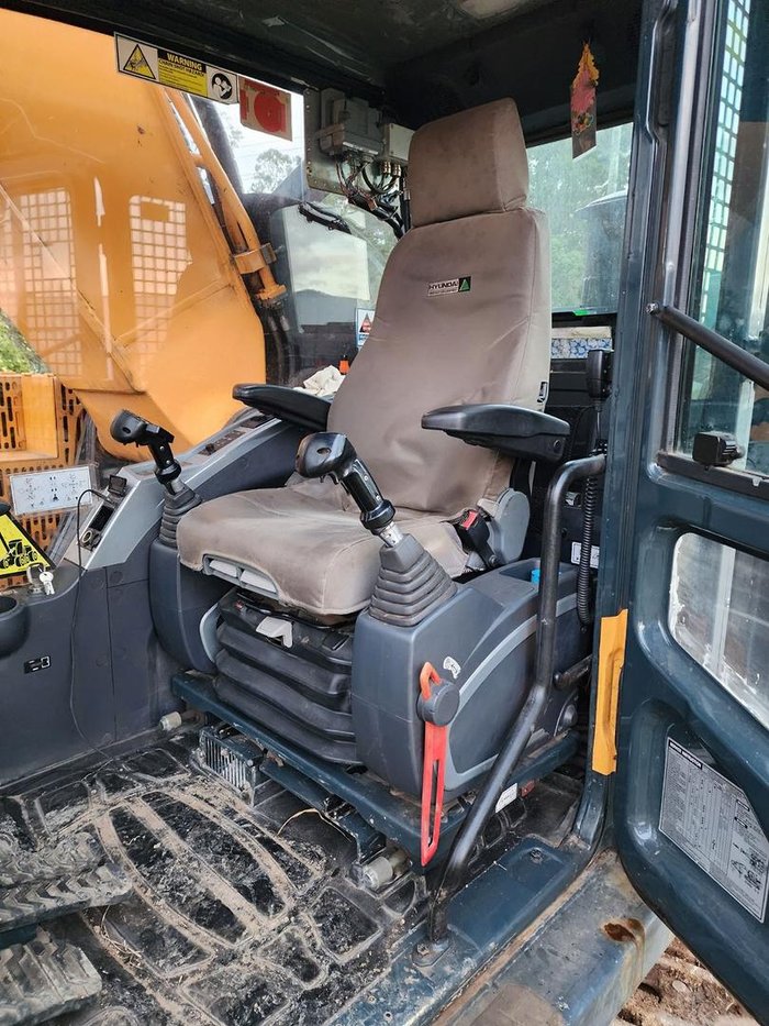 2017 Hyundai R320lc-9