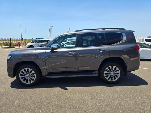 2021 TOYOTA LANDCRUISER LC300 3.3L V6 DSL Sahara ZX 5 Seats Graphite