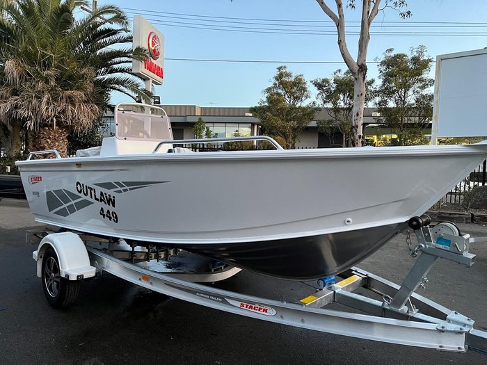 2023 Stacer 449 Outlaw Side Console