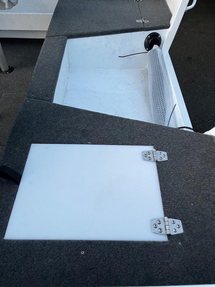 2023 Stacer 449 Outlaw Side Console