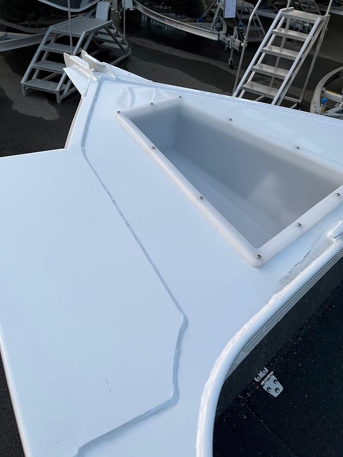 2023 Stacer 449 Outlaw Side Console