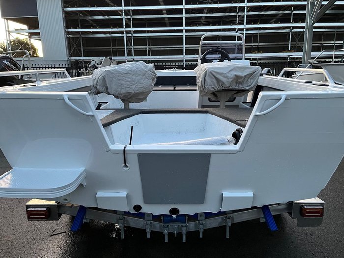 2023 Stacer 449 Outlaw Side Console