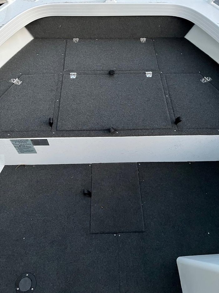 2023 Stacer 449 Outlaw Side Console