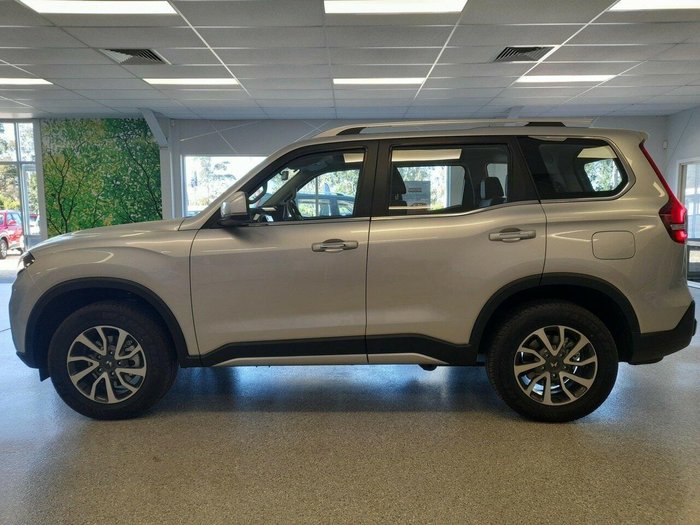 2023 Mahindra Scorpio Z8L 4X4 Dazzling Silver